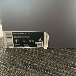 Air Jordan retro 11, washer need then like new!